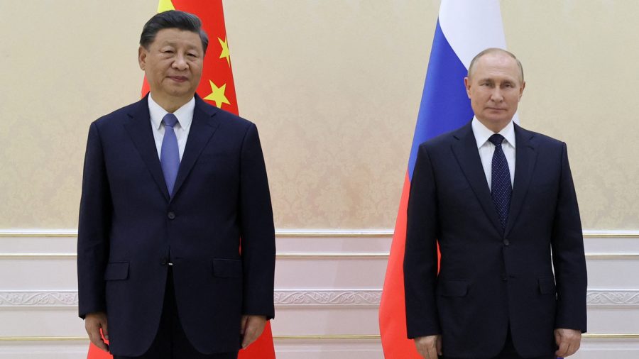 China's President Xi Jinping and Russian President Vladimir Putin pose with Mongolia's President during their trilateral meeting on the sidelines of the Shanghai Cooperation Organisation (SCO) leaders' summit in Samarkand on September 15, 2022. (Photo by Alexandr Demyanchuk / SPUTNIK / AFP) (Photo by ALEXANDR DEMYANCHUK/SPUTNIK/AFP via Getty Images)