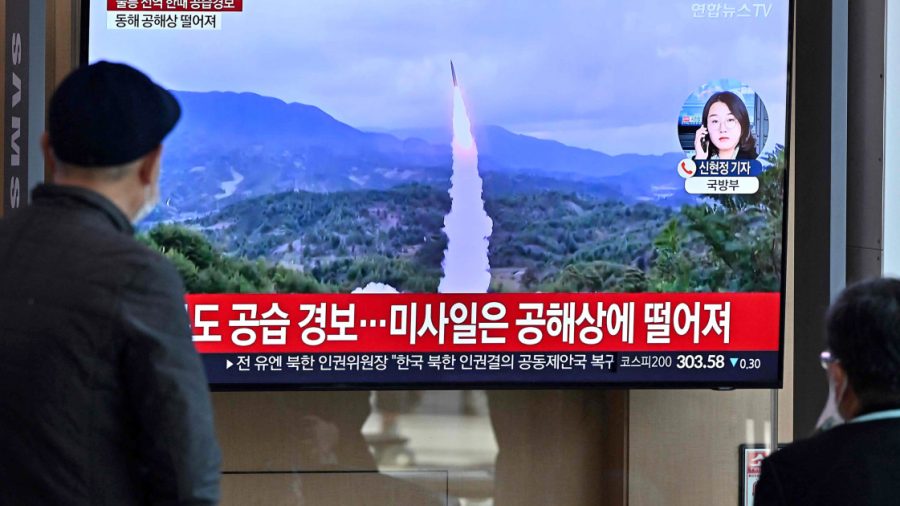 296017691126-221101-seoul-south-korea-commuters-missile-launch-ac-1005p-3b4168